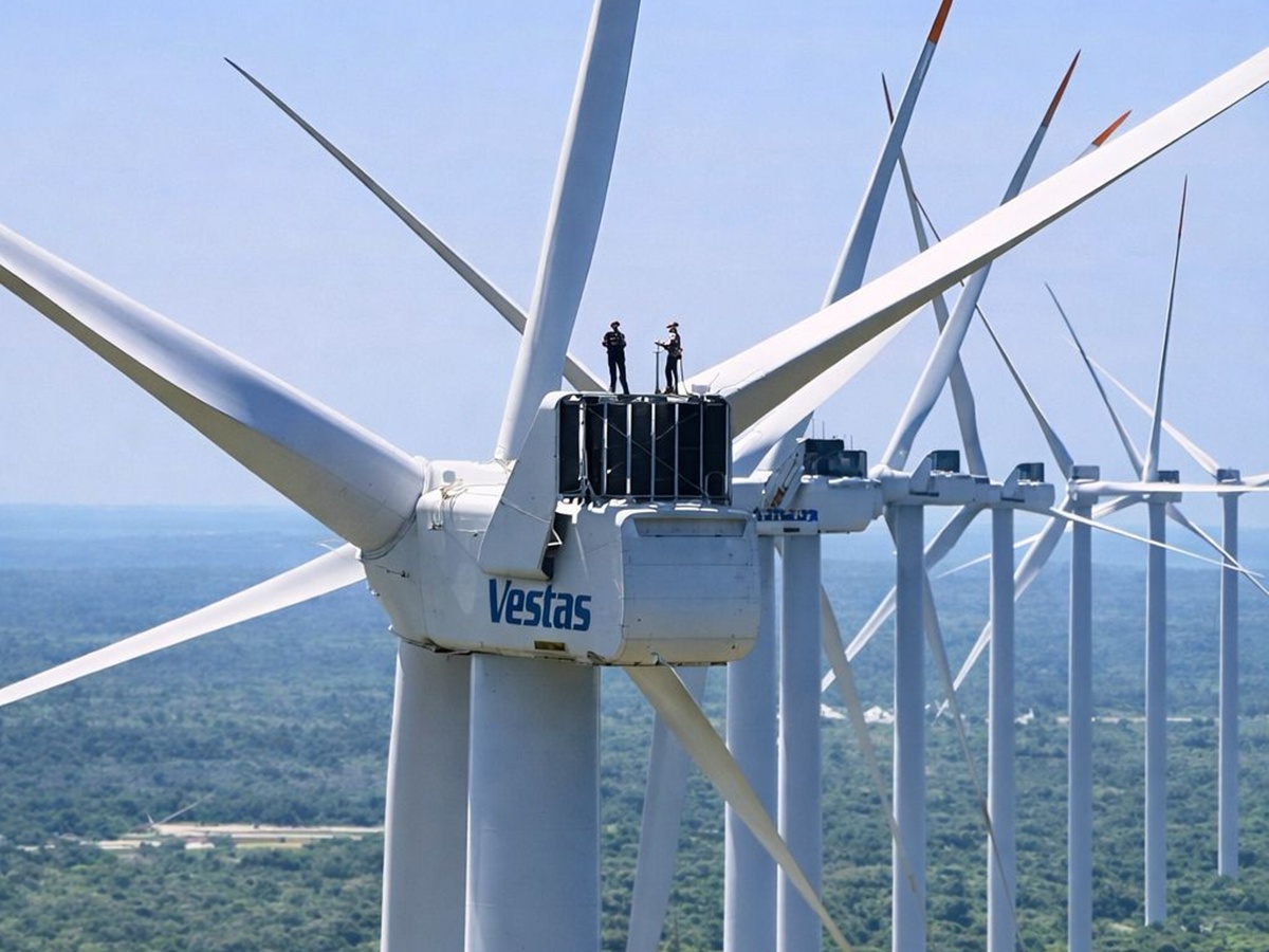 #19 Aerogeneradores Vestas instalados en el parque eólico Thambapavani, Mannar, Sri Lanka, con la cortesía de Thiwanka Jayanatha